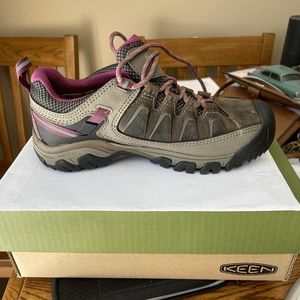 KEEN Targhee III WP Women size 6 Brand new never worn